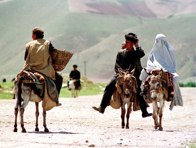 Sert bir iklime sahip ülkenin üçte ikisi dağlarla kaplı, 1998. Fotoğraf: Reuters